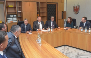 LH Durnwalder beim gestrigen Treffen mit der Delegation aus Kabardino-Balkarien um Präsident Arsen Bashirovich Kanokov