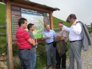 Lokalaugenschein im Naturpark Texelgruppe: LR Pichler Rolle (ganz rechts) mit (v.l.) BM Gögele, Texelbahn-Präsident Weiss,  Naturpark-Texelgruppe-Präsident Schönweger, Vize-BM Forcher.