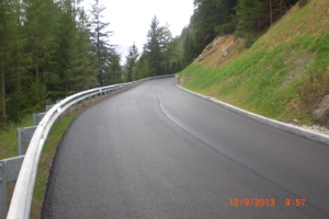 Breiter und sicherer: Die Arbeiten in diesem Abschnitt der Straße auf das Timmelsjoch sind jetzt beendet.