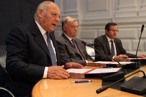 Wasserstoff und russisches Zentrum: (v.l.) LH Luis Durnwalder, Vladimir Jakunin und Bürgermeister Günther Januth (Foto: DiKom/mb)