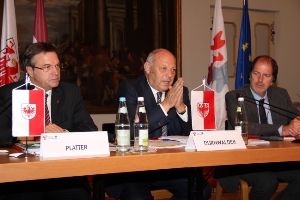 Drei Landeshauptleute als Vorstand: LH Platter, LH Durnwalder und LH Pacher in Neustift (Foto: DiKom/mb)