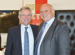 Austausch: der Vizepräsident der Europäischen Investitionsbank Molterer (links) mit dem Landeshauptmann.