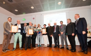 Gruppenbild mit (vielen) Siegern: Gleich zwei Projekte aus Südtirol sind mit dem Tourismus-trifft-Landwirtschaft-Preis ausgezeichnet worden. Foto: DiKOM/ohn.