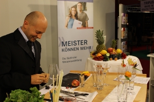 Heiss arbeitet an seinen Kreationen