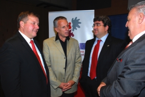 Euregio-Pflegesymposium in Innsbruck: Von links LR Bernhard Tilg mit den drei Präsidenten der  Altenheime-Dachorganisationen von Tirol, Trentino und Südtirol, Karl Thurnbichler, Antonio Giacomelli und Norbert Bertignoll (Foto: Land Tirol/Schwar