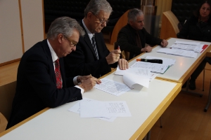 Den Generationenvertrag haben heute Land (im Bild Landesrat Bizzo) und Gewerkschaften unter Dach und Fach gebracht. (Foto: DiKom/mb)