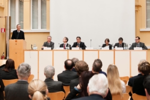 "40 Jahre 2. Autonomiestatut" vorgestellt: Das Podium der heutigen Vorstellung