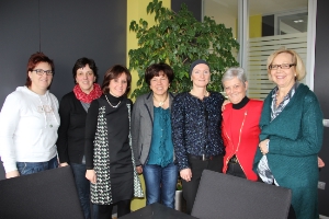 Landesrätin Deeg mit den Vertreterinnen der Eltern-Kind-Zentren, v. l. Sabine Geyer, Gudrun Schiefer, Waltraud Erharter, Petra Steinegger, Zita Kuntner, Annemarie Spornberger Foto: LPA-Karin Leiter