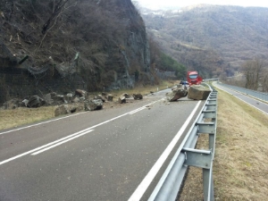 Steinschlag auf der Brennerstaatsstraße in Atzwang (Foto: Gregorbau)