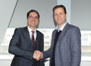 LH Arno Kompatscher mit Oliver Bierhoff (rechts). Foto: DiKOM/GES/Markus Gilliar