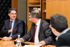 Landeshauptmann Arno Kompatscher (links) und der Bozner Bürgermeister Luigis Spagnolli. Ganz rechts Landeshauptmannstellvertreter Christian Tommasini. Foto: DiKOM/ohn.