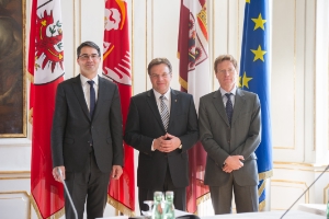 Zwei Landeshauptleute und ein Vize: Arno Kompatscher, Günther Platter und Alessandro Olivi (von links). Foto: Land Tirol/Berger.