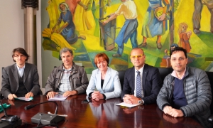 Raimund Fill (Direktor Bauarbeiterkassa), Stefano Parrichini (Vizepräsident Paritätisches Komitee im Bauwesen), LRin Martha Stocker, Corrarati Claudio (Präsident Paritätische Komitees im Bauwesen) u. Maurizio D'Aurelio (Vizepräsi