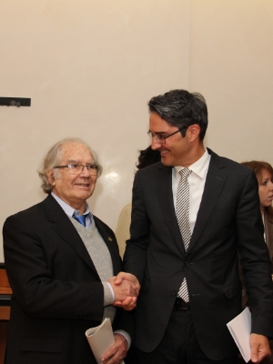 Friedensnobelpreisträger im Palais Widmann: Arno Kompatscher empfängt Adolfo Perez Esquivel. Foto: LPA/mb.