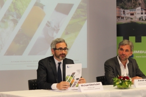 Pflanzengesundheit, Qualität, Sorten und Agrobiodiversität sowie Höhenlage-Berg: Das sind die Themenschwerpunkte des "Laimburg Report 2014", den LR Schuler (re.) und Versuchszentrums-Direkor Oberhuber vorgestellt haben.
