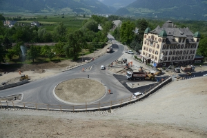 Der neue Kreisverkehr beim Hotel Post soll als Visitenkarte für die Stilfserjochstraße dienen (Foto: Bautenressort/G.Kiem)