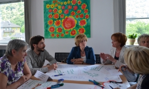Gemeinsame Weichenstellung für die kommenden Jahre: In Arbeitsgruppen wurden im Sozialzentrum KIMM in Kardaun vier Themen behandelt (FOTO:LPA/Angelika Schrott)