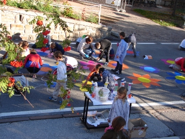 Alle Gemeinden sind zur Teilnahme am Wettbewerb "Blühende Straßen" aufgerufen, im Bild das Welschnofner Projekt 2013
