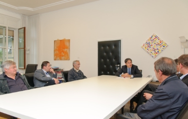LH Kompatscher im Gespräch mit der ladinischen Delegation aus Belluno. Foto: LPA/ohn.