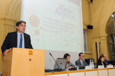 Landeshauptmann Kompatscher hat die heutigen Informationstagung über europäische Fördermöglichkeiten für den Tourismus eröffnet - LPA/ohn