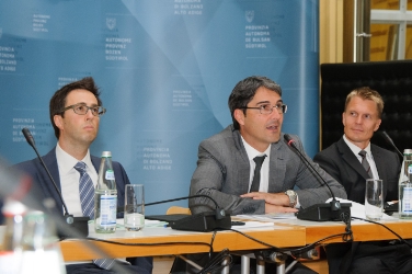 Sie haben der Wirtschaft das überarbeitete Konzept des Technologieparks vorgestellt: (v.l.) Ressortdirektor Andrea Zeppa, LH Arno Kompatscher und BLS-Chef Ulrich Stofner (Foto: LPA/ohn)
