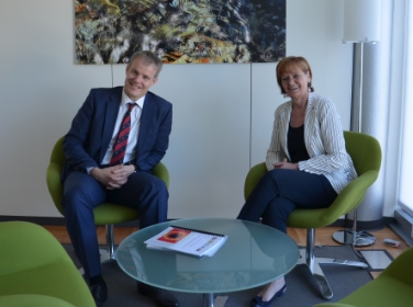 Erstes Treffen: LRin Stocker mit dem neuen SWR-Präsidenten Moser (Foto: LPA/SAN)