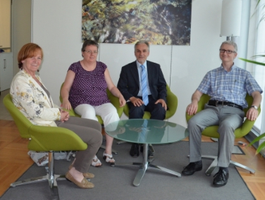 Ehrenmitglied trifft Vereinsspitze: (v.l.) LRin Stocker mit Vereins-Vorstandsmitglied Lamprecht, Vizepräsident Stoffella und Präsident Pellizzari (FOTO:LPA/Angelika Schrott)