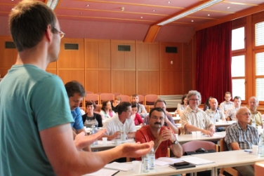 Projekt APPLClust, das die Ursachen für die regionale Häufung der Apfeltriebsucht in Südtiro erforscht, vorgestellt: Bernd Panassiti, Projektmitarbeiter am Versuchszentrum Laimburg.