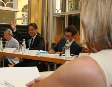 Der Landeshauptmann gibt die Richtung vor: Der Rat für Forschung und Wissenschaft hat das Jahresprogramm auch offiziell abgesegnet. (Foto: LPA/chr)