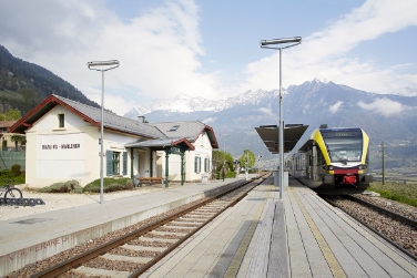 Seit heute fahren wieder vier Zuggarnituren mehr auf der Vinschger Strecke (Foto: STA/Riller)