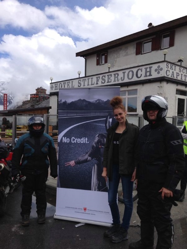 Auf die bei Motorradfahrern besonders beliebten Passstraßen (hier das Stilfserjoch) konzentriert sich die Flyer-Aktion der Kampagne "No Credit"