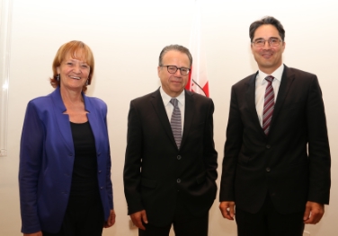 Bundesagentur trifft Landesregierung: (v.l.) LRin Stocker, Vorstandschef Weise und LH Kompatscher (Foto: LPA/chr)