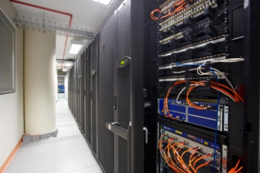 Damit solche Server nicht im Abseits stehen, investiert das Land weiter ins Datennetz