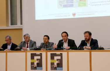 stellten die Bildungsmesse "Futurum 2014" vor:  Abteilungsleiter Günther Andergassen, LR Florian Mussner, LR Christian Tommasini, LR Philipp Achammer und LVH-Präsident Gert Lanz (v. links)
