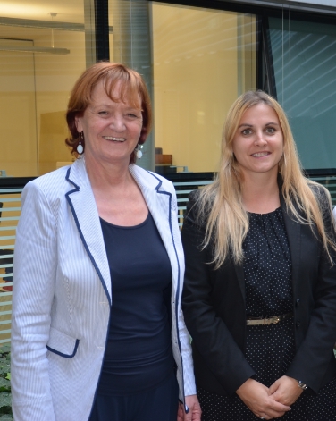 Martha Stocker, Lansesrätin für Chancengleichheit (l.), und Ulrike Oberhammer, Präsidentin des Landesbeirats für Chancengleichheit (r.)