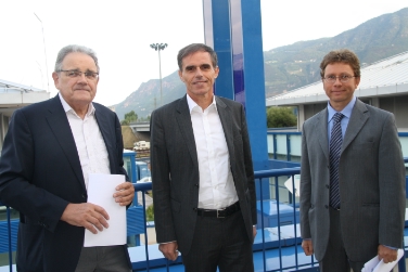 Besuch im Wasserstoffzentrum Bozen (v.l.): Walter Huber, Präsident des IIT, LR Richard Theiner und Thomas Klauser, Direktor des IIT./Foto LPA rm