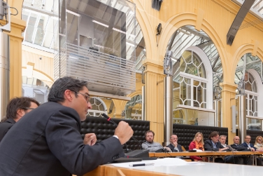 LH Arno Kompatscher hat den Wirtschaftsverbänden die Grundzüge der neuen Wirtschaftsförderung vorgestellt. Foto: LPA/ohn.