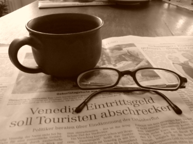 Zum Frühstück mit historischen Zeitungen lädt die Landesbibliothek Teßmann in Bozen anlässlich des Tages der Bibliotheken am Samstag, dem 25. Oktober, vormittags.