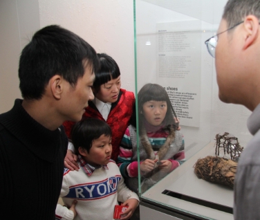 Dass Ötzi weltweit für Interesse sorgt, ist bekannt, nun gibt's auch eine besondere Führung auf Chinesisch (Foto: Archäologiemuseum/Verant)