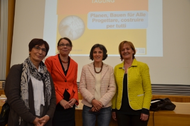 Luciana Fiocca, Dikrektorin des Amtes für Menschen mit Behinderung, Ulrike Rau, Referentin aus Berlin, Ute Gebert vom Amt für Menschen mit Behinderung, und Martha Stocker, Landesrätin für Gesundheit und Soziales
