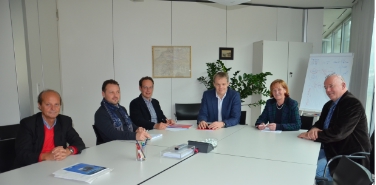 Guido Maccacaro (Koordinierungskommission der technischen Strukturen), Ivo Paris (Arbeitsgruppe Ausbildung), Martin Mair (Nationales Konsultierungskomitee), Philipp Moser (SWR), Landesrätin Martha Stocker und Sieghard Flader (Arbeitsgruppe Bau)