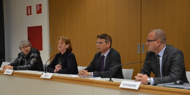 Stefano Parrichini, Vizepräsident des Paritätischen Komitees im Bauwesen, Arbeitslandesrätin Martha Stocker, Helmuth Sinn, Direktor der Landesabteilung für Arbeit, und Claudio Corrarati, Präsident des Paritätischen Komitees