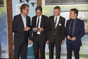 Weltnaturerbe-Verwalter unter sich: LH Kompatscher mit (v.l.) Hubertus Hebbelmann (Umweltministerium Niedersachsen), Peter Südbeck (Leiter Nationalparkverwaltung Wattenmeer) und Björn Eichner (Geschäftsführer Die Nordsee GmbH)