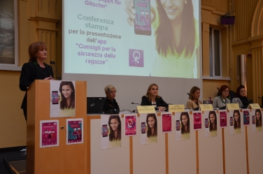 Landesrätin Martha Stocker, Vera Nicolussi-Leck, Ulirike Oberhammer, Franca Toffol, Helga Innerhofer und Julia Psenner