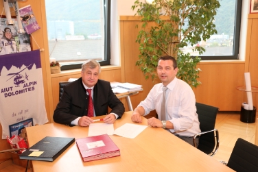 Wertvolle Arbeit: Landesrat Mussner (li.) mit dem Direktor des Bereichs Innovation und Beratung im ladinischen Bildungs- und Kulturressort.