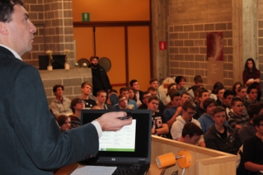 Projekt zur Grundfutterproduktion vorgestellt: Giovanni Peratoner, Leiter der Sektion Berglandwirtschaft des Versuchszentrums Laimburg.
