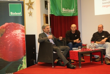 Weg der stärkeren Ökologisierung der Landwirtschaft weiter beschreiten (v.li.): Landesrat Schuler, Bioland-Obmann Oberhollenzer, Professor Leifert von der Universität Newcastle.