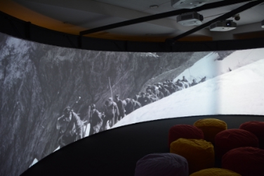 Modernste Technik mit 360-Grad-Kino ermöglicht ein Eintauchen in die Aufarbeitung der Ur-Katastrophe des 20. Jahrhunderts.