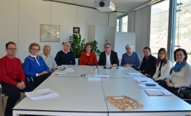 In Sachen Organspende wollen LRin Stocker (Mitte), Gemeindenverbandspräsident Andreas Schatzer (re), sowie die Vertreter der Landesabteilung Gesundheitswesen und der Organisation Aido gemeinsam sensibilisieren (FOTO:LPA/Angelika Schrott)