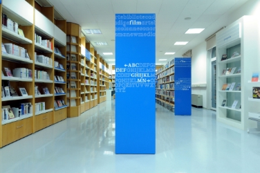 Gerne genutzt: die Mediathek des Trevi-Zentrums in der Bozner Kapuzinergasse